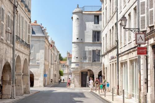 Cour Des Dames Bed & Breakfast La Rochelle  Bagian luar foto